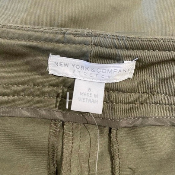 Women’s Green Ankle Cargo Pants - Picture 4 of 10